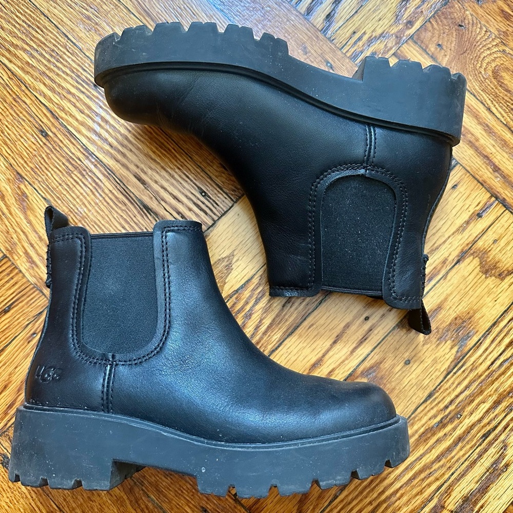 UGG Waterproof Chelsea Boot, Women's Size US 6.5, Black Leather